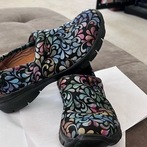 Brand new size 9 NurseMates multicolored never worn.
